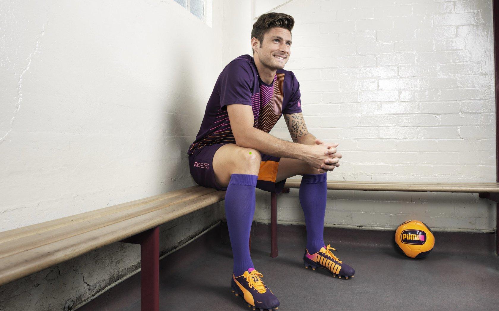 库拉索足球奇迹，球迷狂欢冲场庆祝历史性晋级世界杯