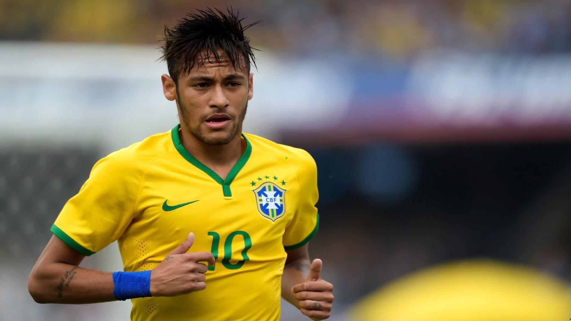 U16国少后卫李钧鹏坦言,代表国家征战是我职业生涯的最高荣耀