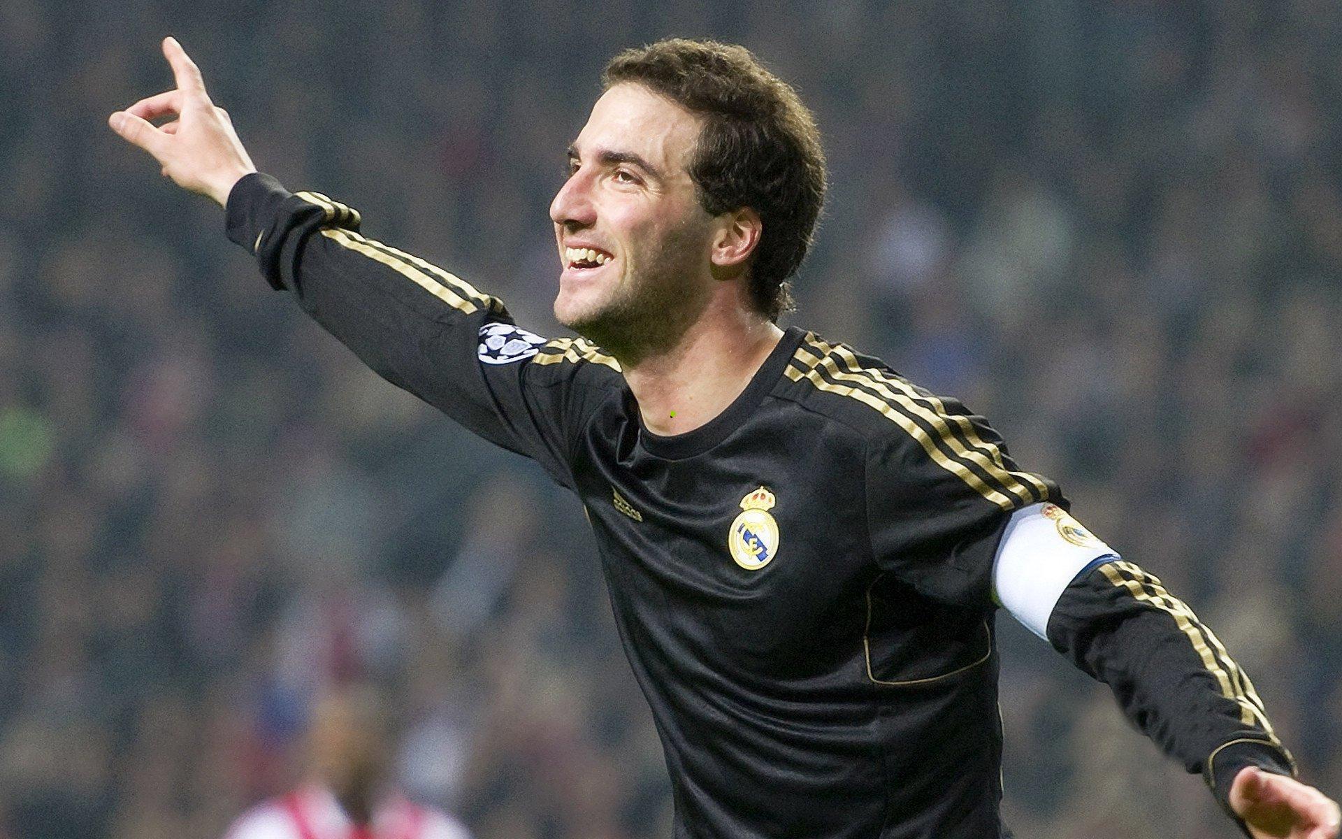 王者荣耀冬冠杯终极对决，澳门EMC与韩国MVP竞逐正赛最后入场券